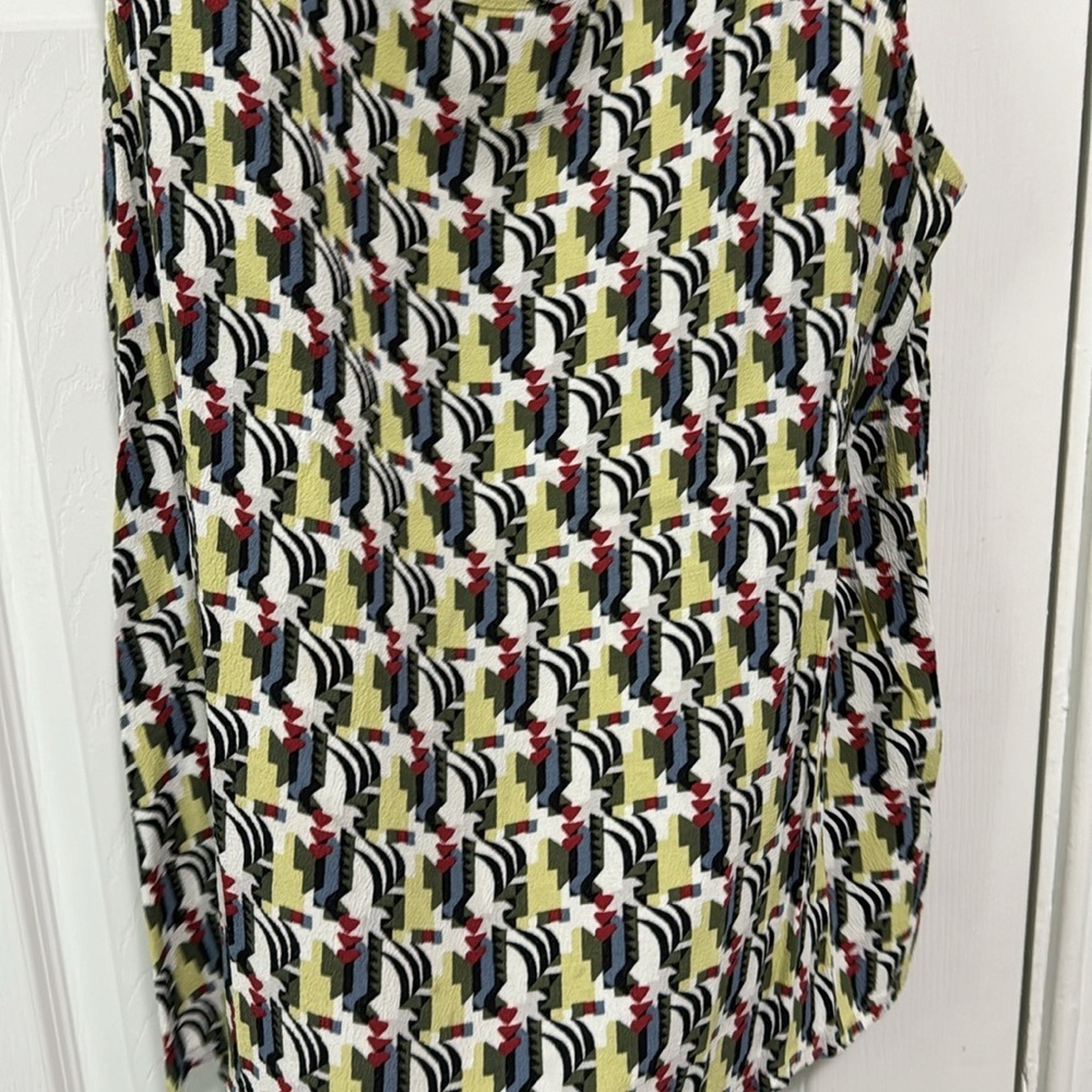 Adorable patterned top! - Picture 4 of 4
